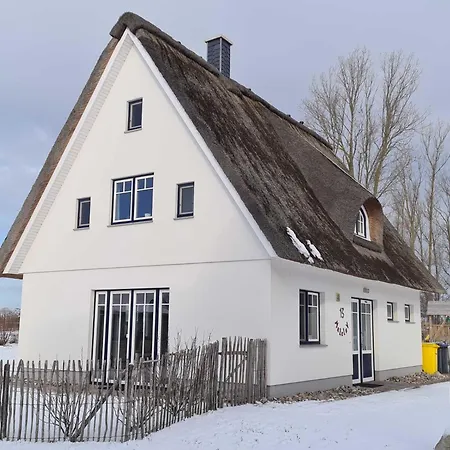E13 Reetdachhaus 