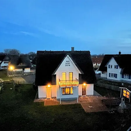 Holiday home E13 Reetdachhaus 