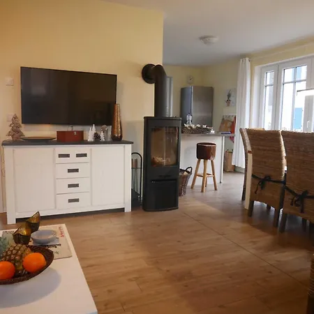 Holiday home E13 Reetdachhaus 