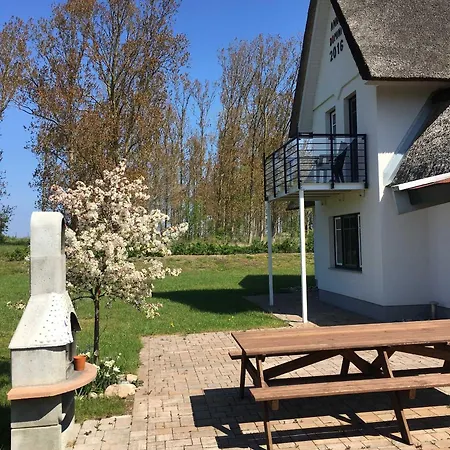 E13 Reetdachhaus 