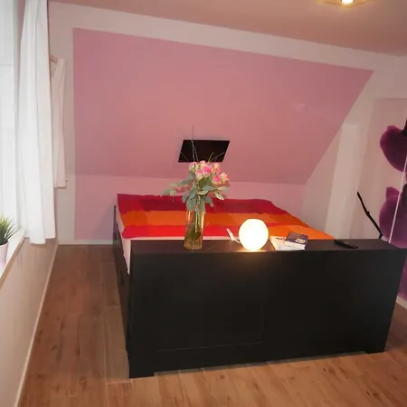 E13 Reetdachhaus 