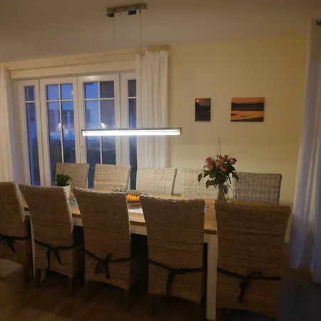 E13 Reetdachhaus 
